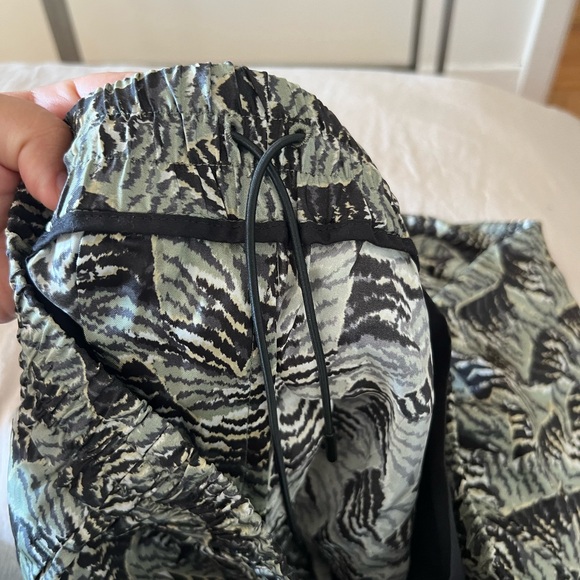 Acne Studios - RYDER BERM PRT PSS16 cupro patterned shorts - Picture 5 of 7